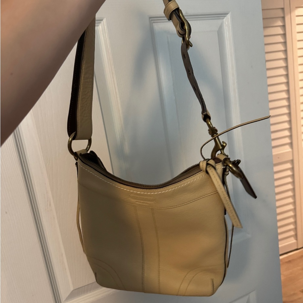 Like New Coach Shoulder Bag Pebbled Leather